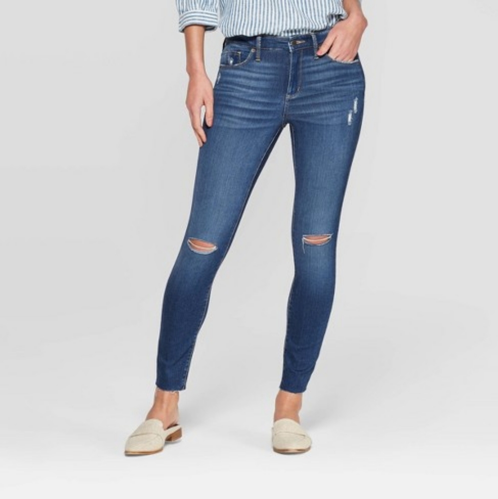 NWT Universal Threads Distressed Skinny Jeans